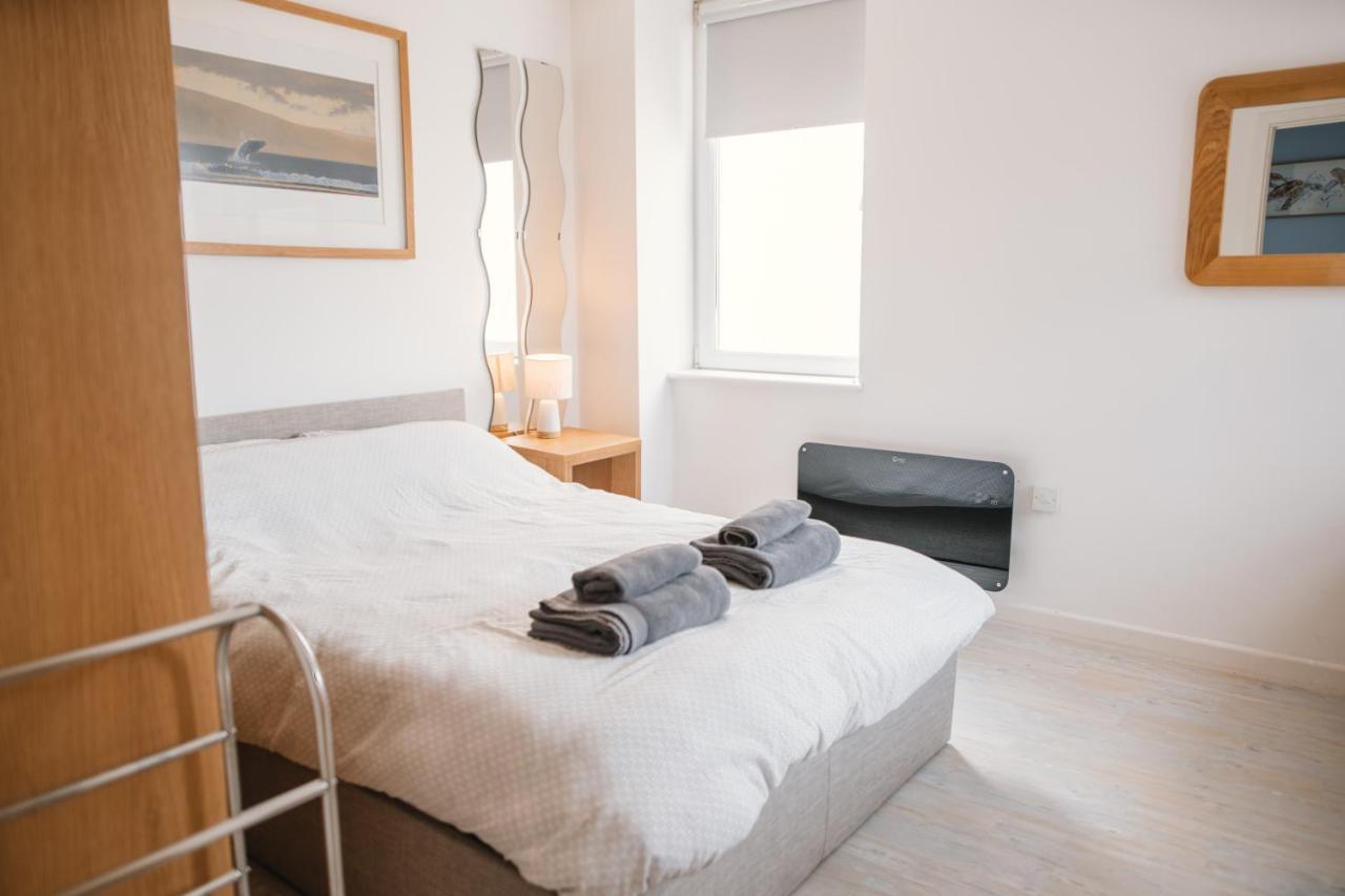 Barry Island Beachfront Apartment - Stunning Bay Views And Private Parking Exterior photo