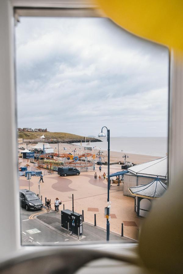 Barry Island Beachfront Apartment - Stunning Bay Views And Private Parking Exterior photo