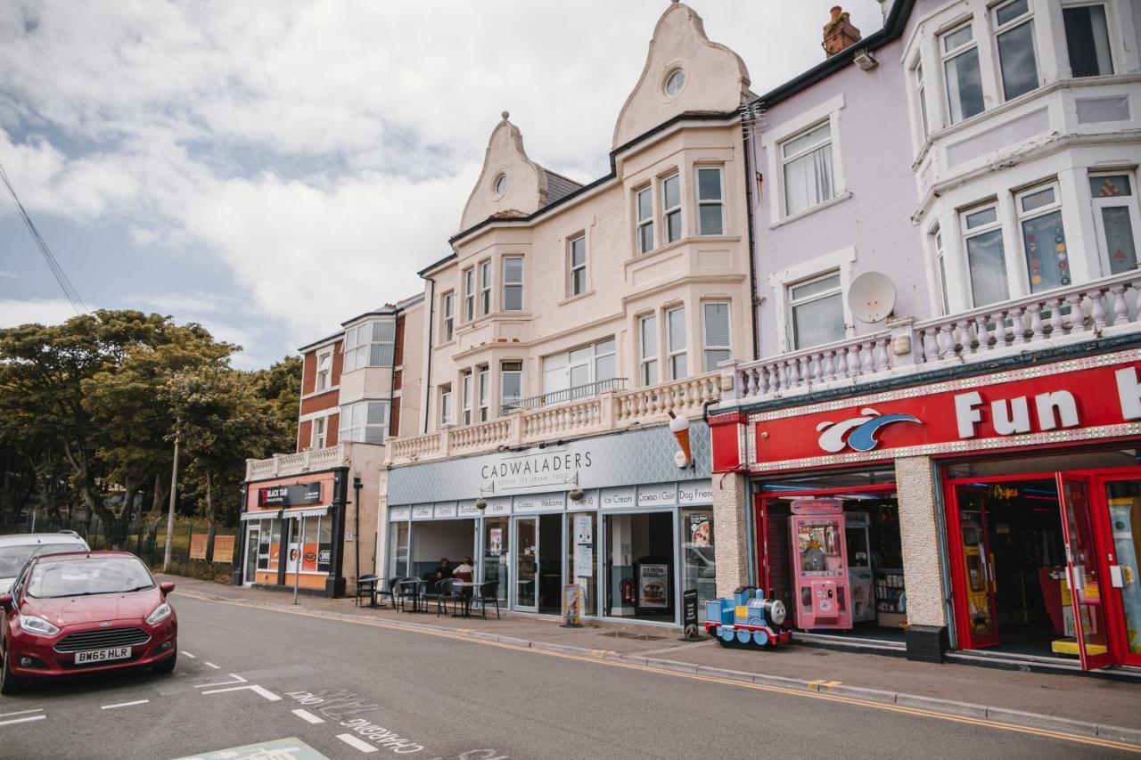 Barry Island Beachfront Apartment - Stunning Bay Views And Private Parking Exterior photo