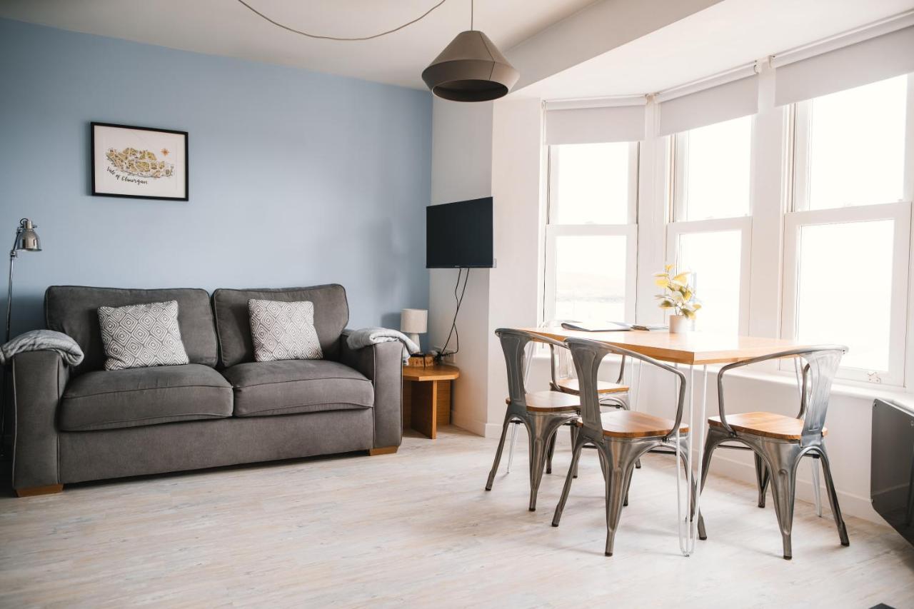 Barry Island Beachfront Apartment - Stunning Bay Views And Private Parking Exterior photo