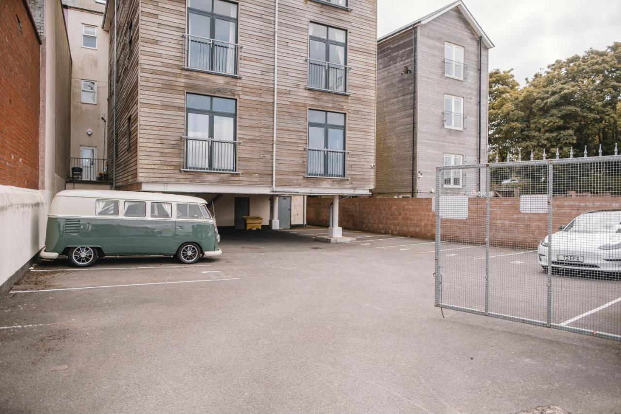 Barry Island Beachfront Apartment - Stunning Bay Views And Private Parking Exterior photo