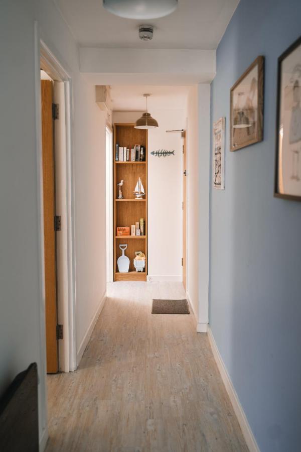 Barry Island Beachfront Apartment - Stunning Bay Views And Private Parking Exterior photo